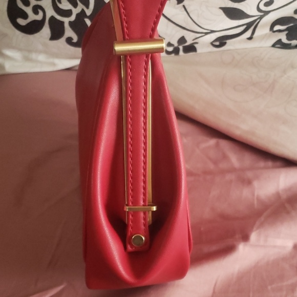 Clutch - Picture 3 of 6